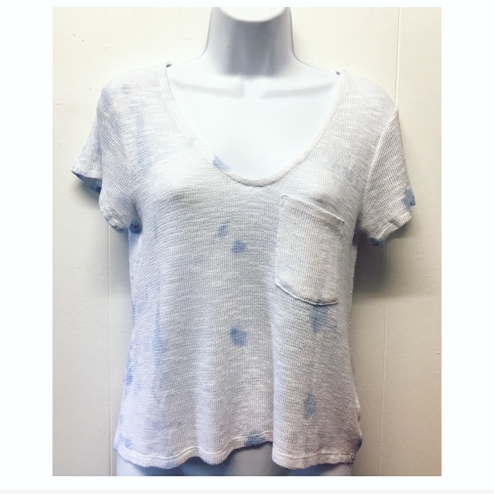 Me to We | PacSun Knit T-Shirt W/ Blue Design EUC •